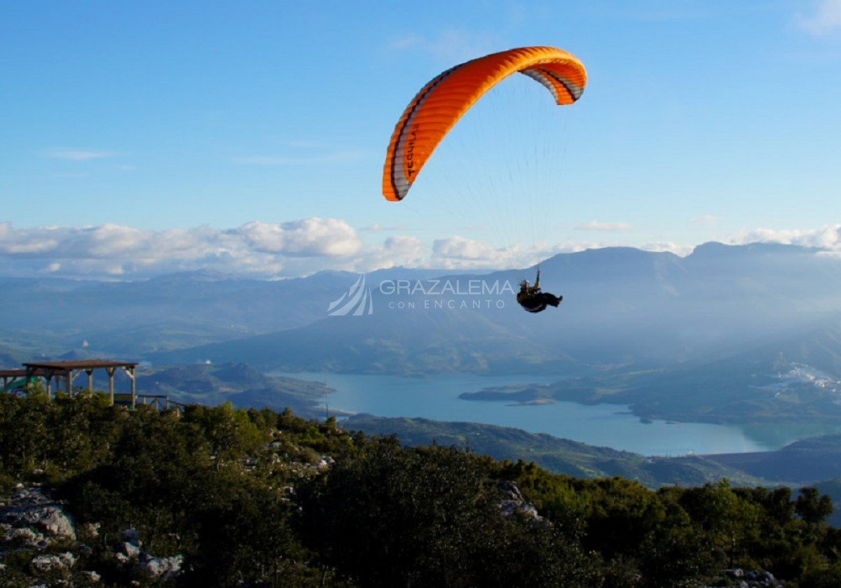 Vuelo en parapente en la Sierra de Grazalema Imagen